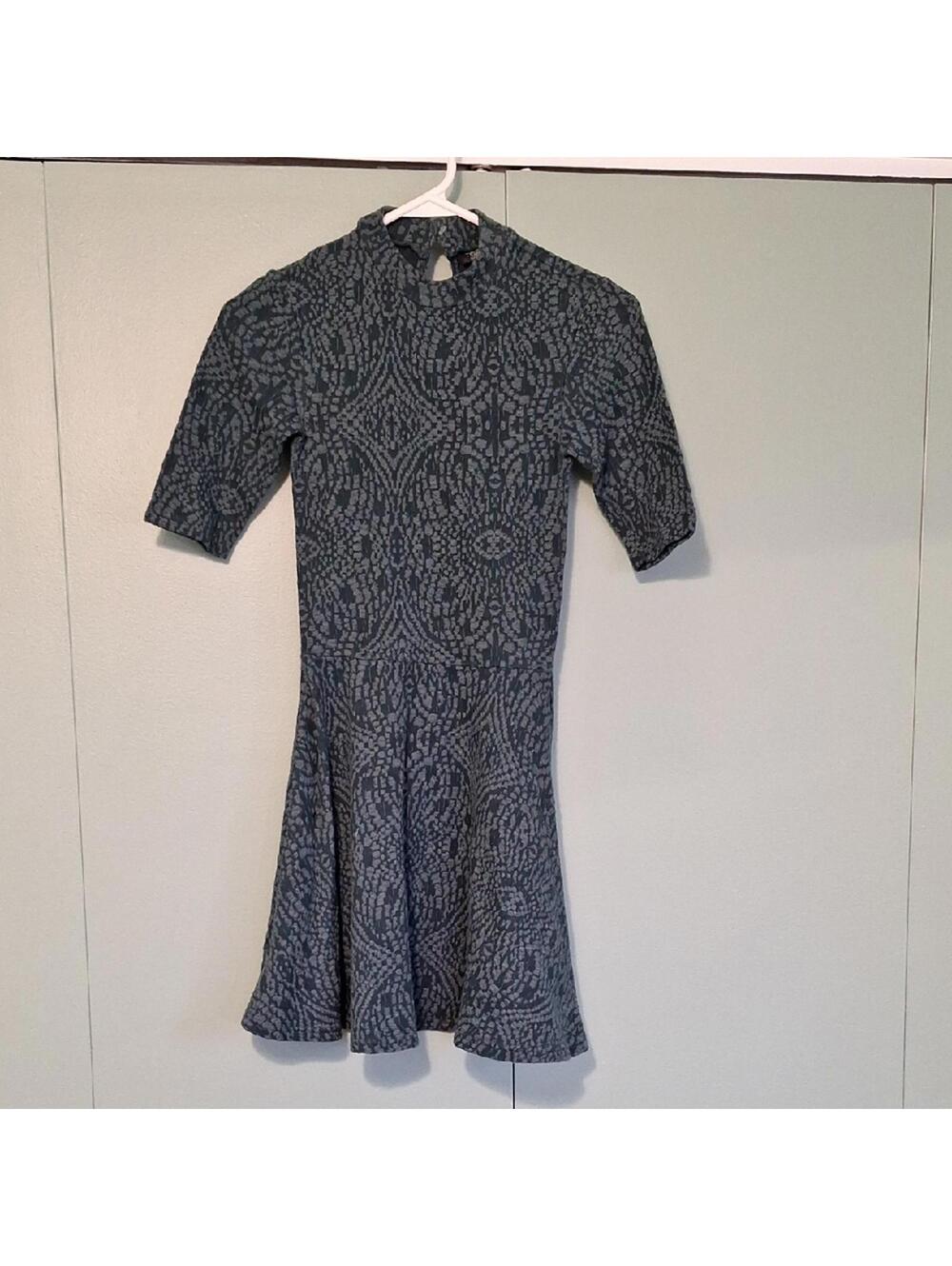 Topshop Green Pattern Half Sleeve Skater Dress Size 2